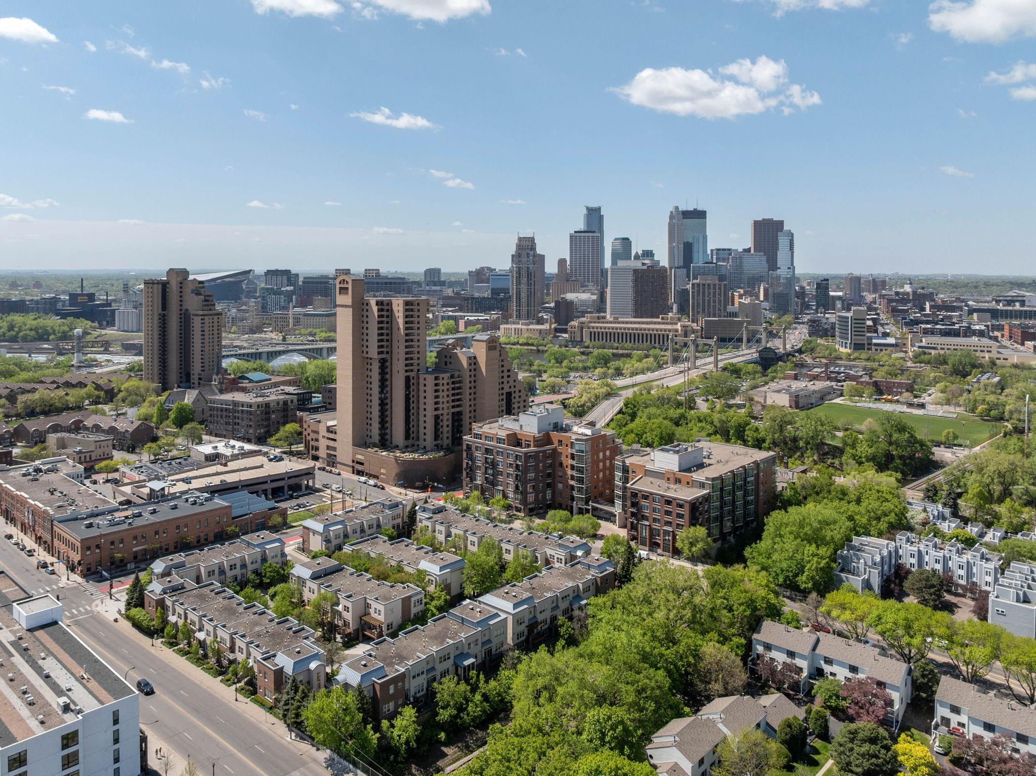 221 1st Avenue NE Unit: 15