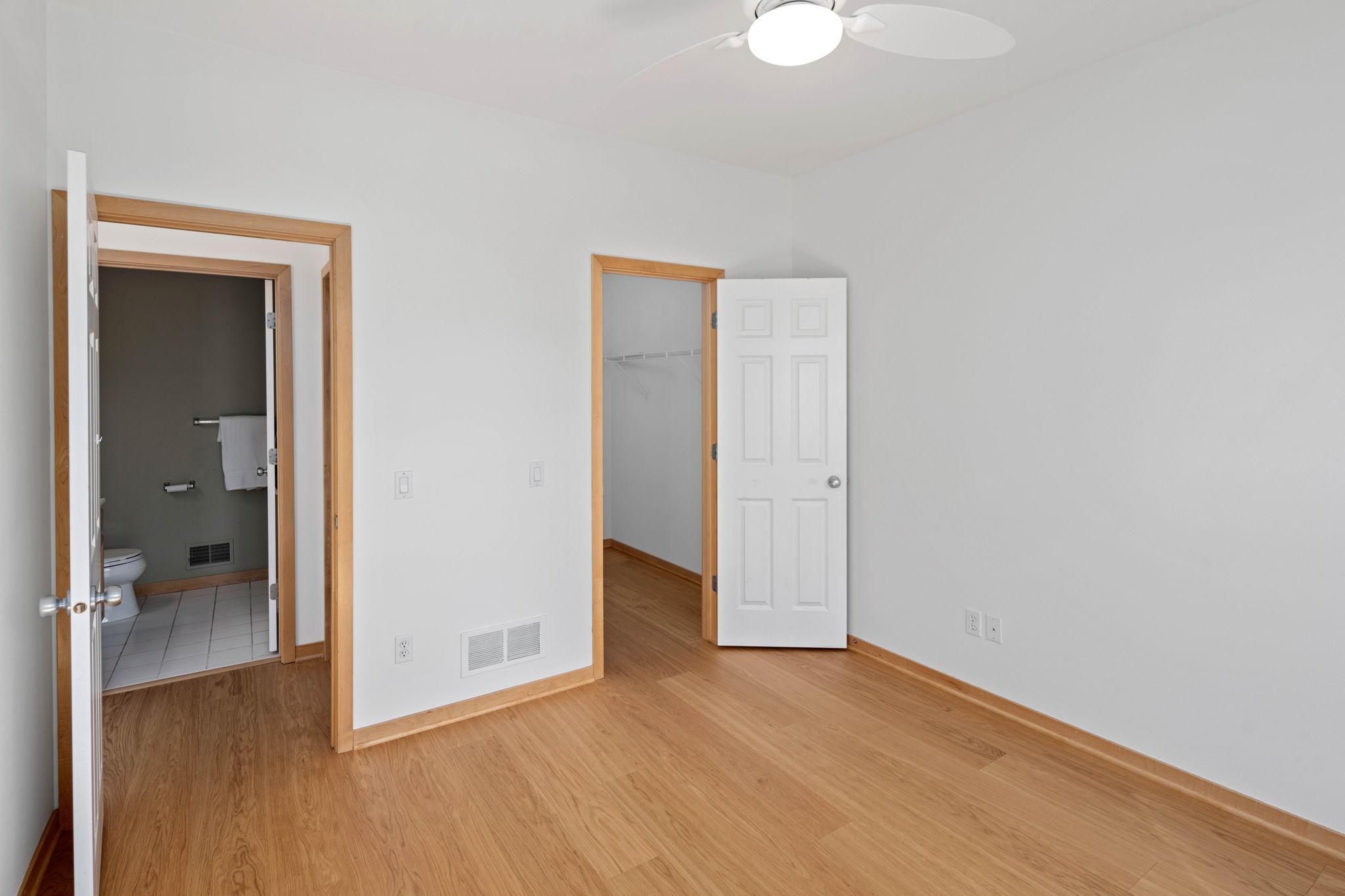 221 1st Avenue NE Unit: 15