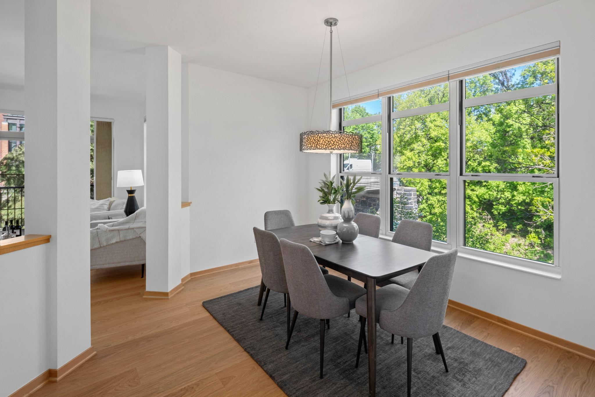 221 1st Avenue NE Unit: 15