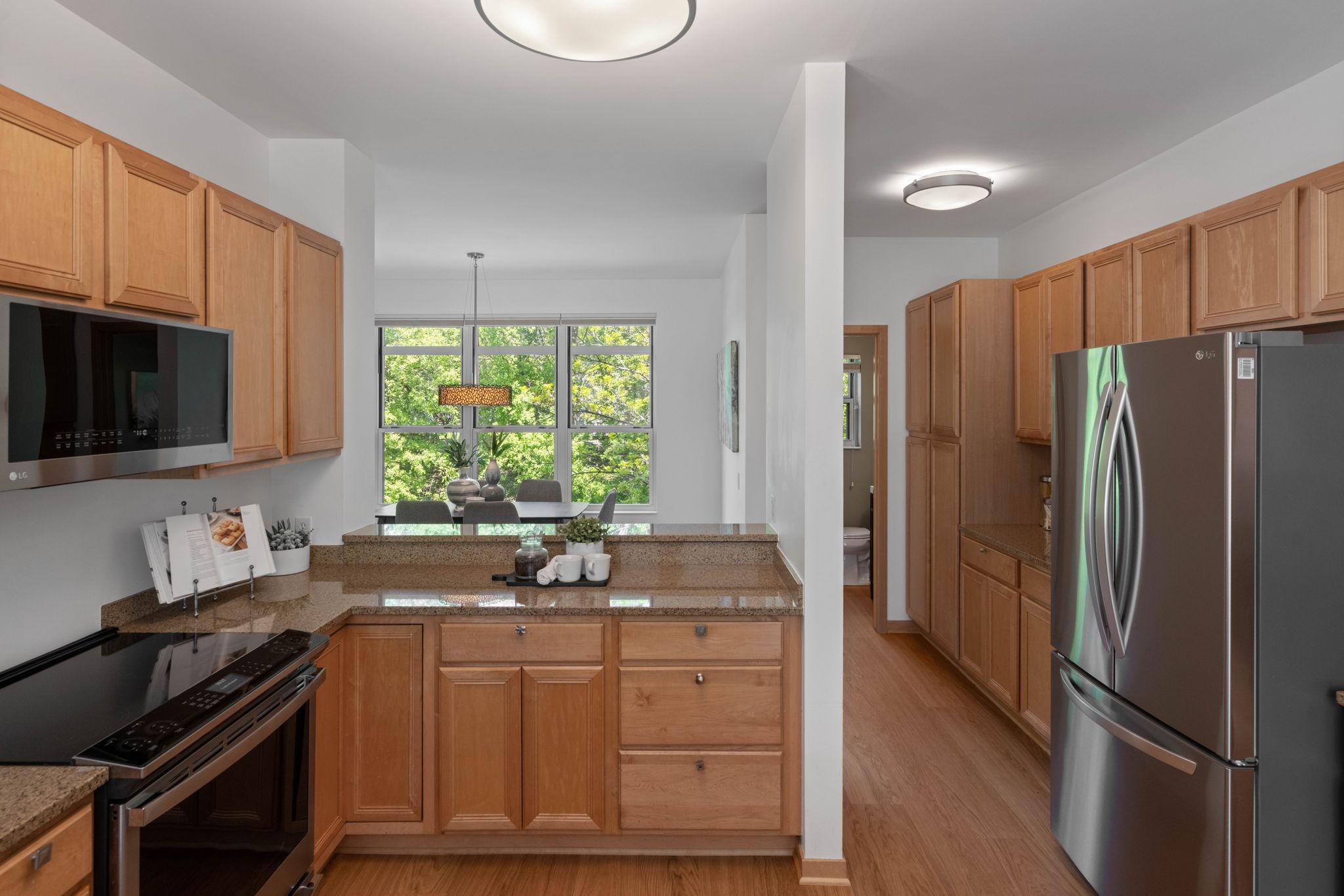 221 1st Avenue NE Unit: 15