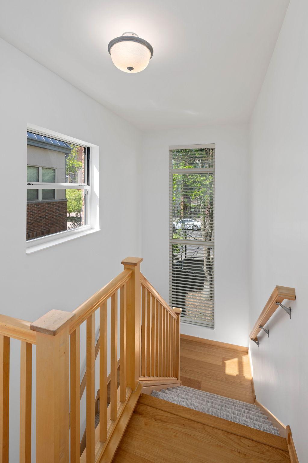 221 1st Avenue NE Unit: 15