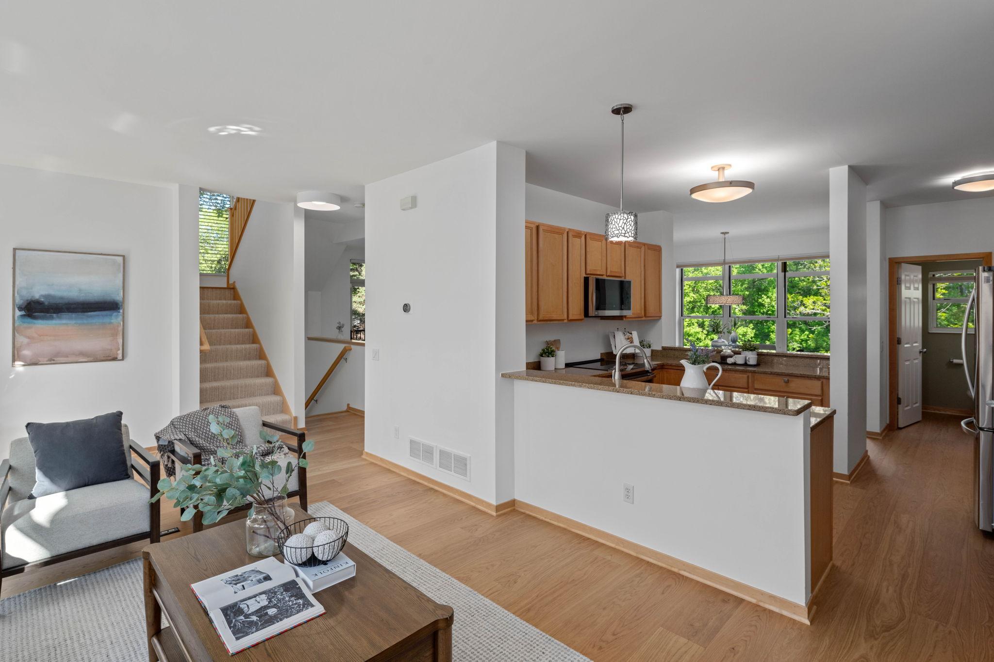 221 1st Avenue NE Unit: 15