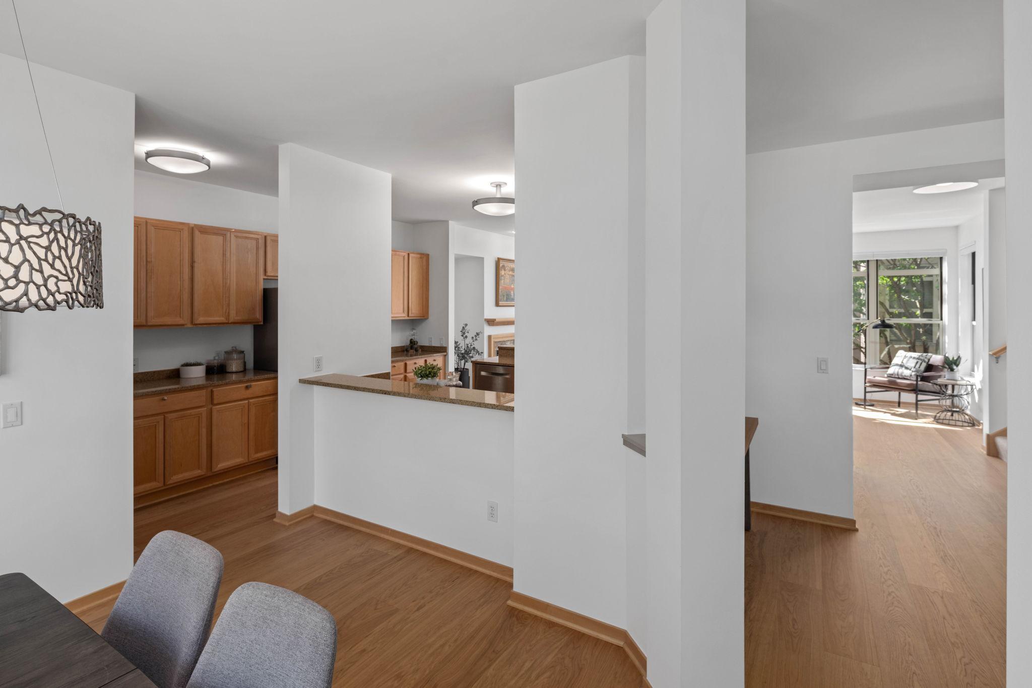 221 1st Avenue NE Unit: 15