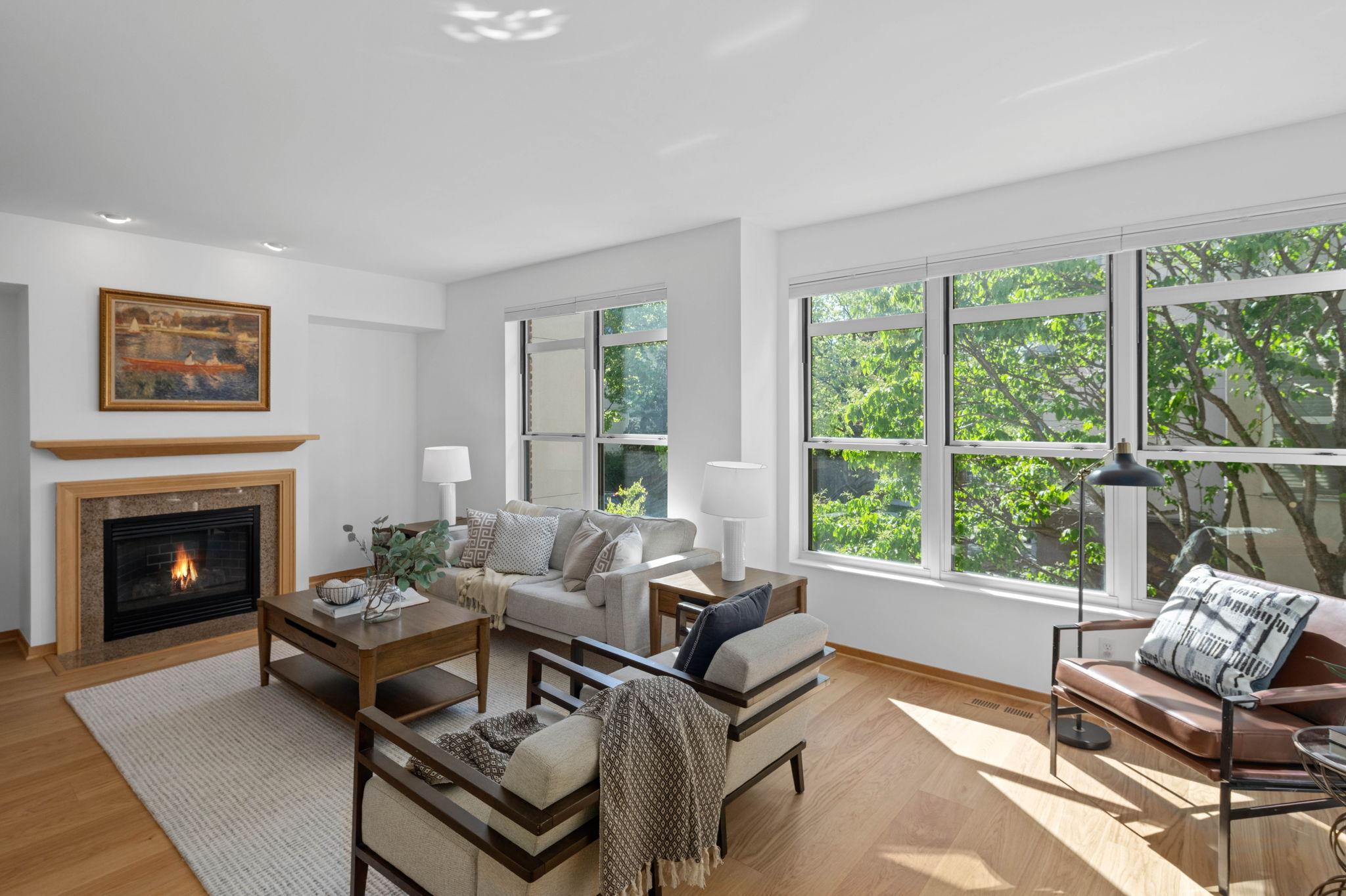 221 1st Avenue NE Unit: 15