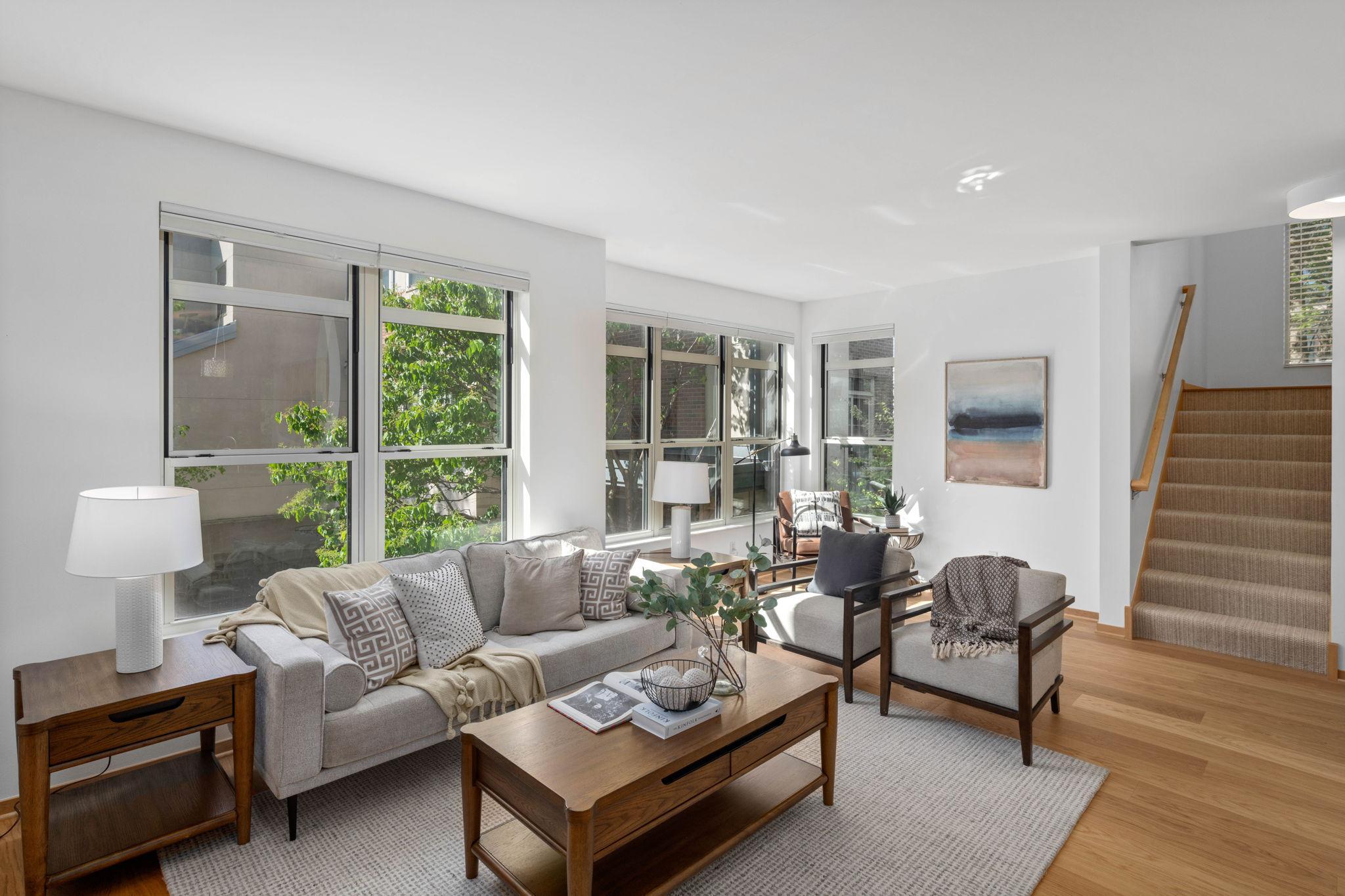 221 1st Avenue NE Unit: 15