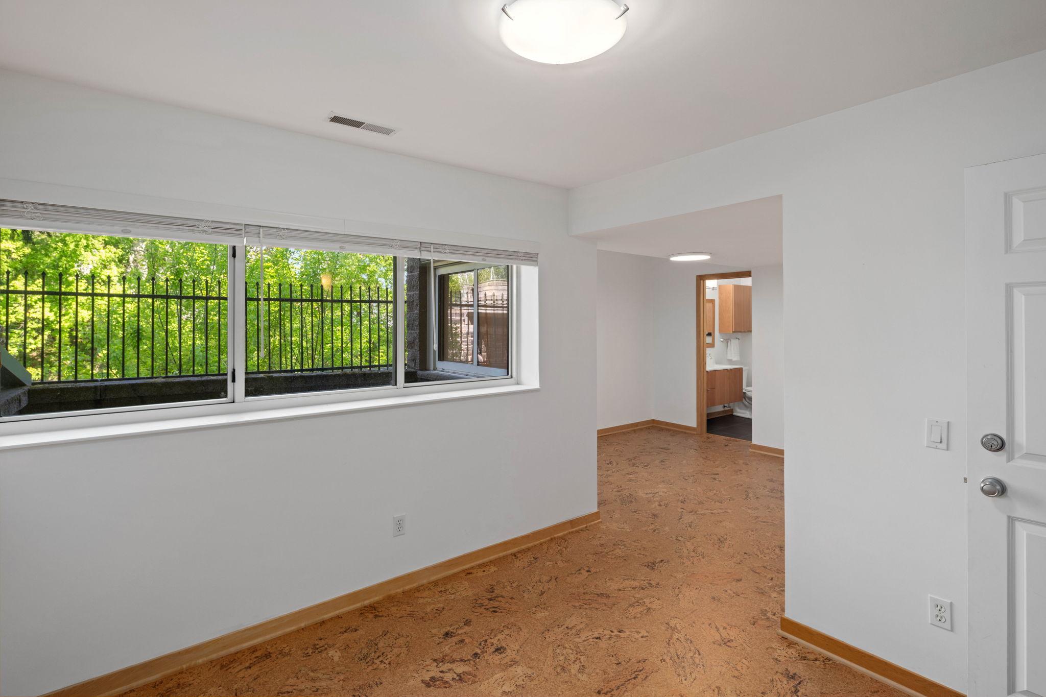 221 1st Avenue NE Unit: 15