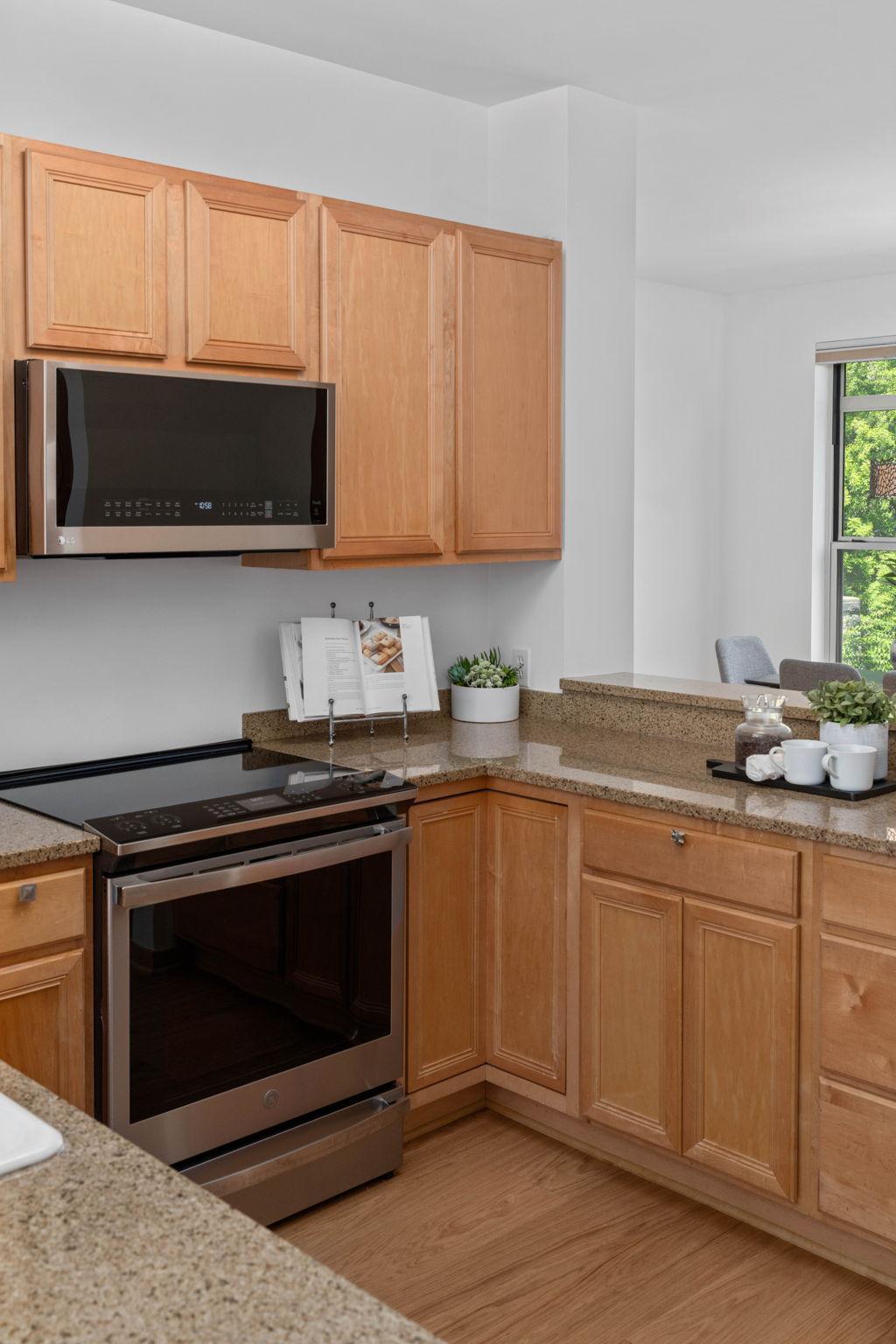 221 1st Avenue NE Unit: 15