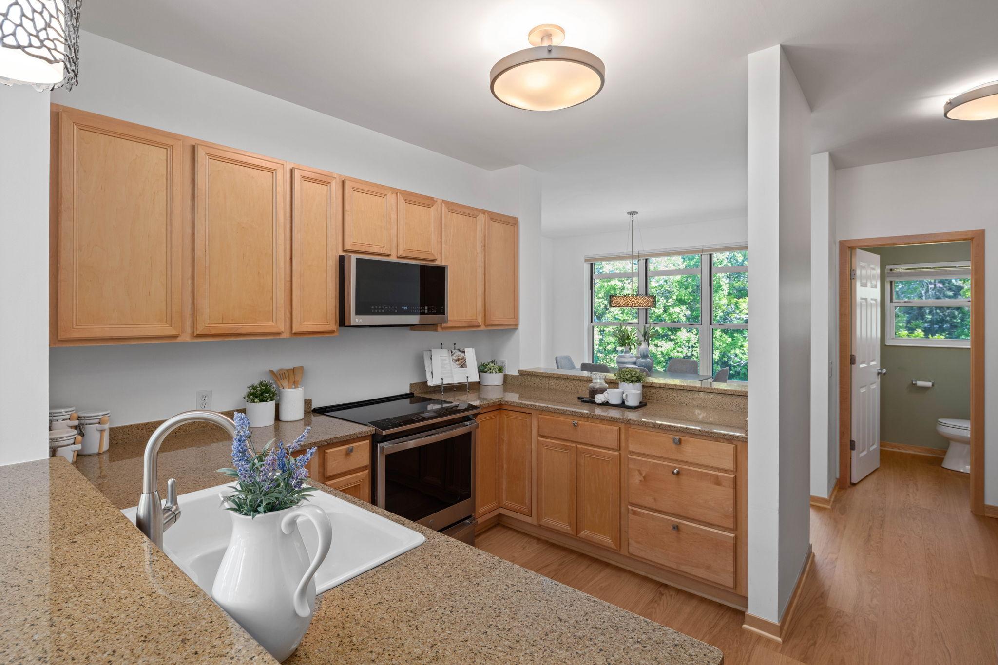 221 1st Avenue NE Unit: 15