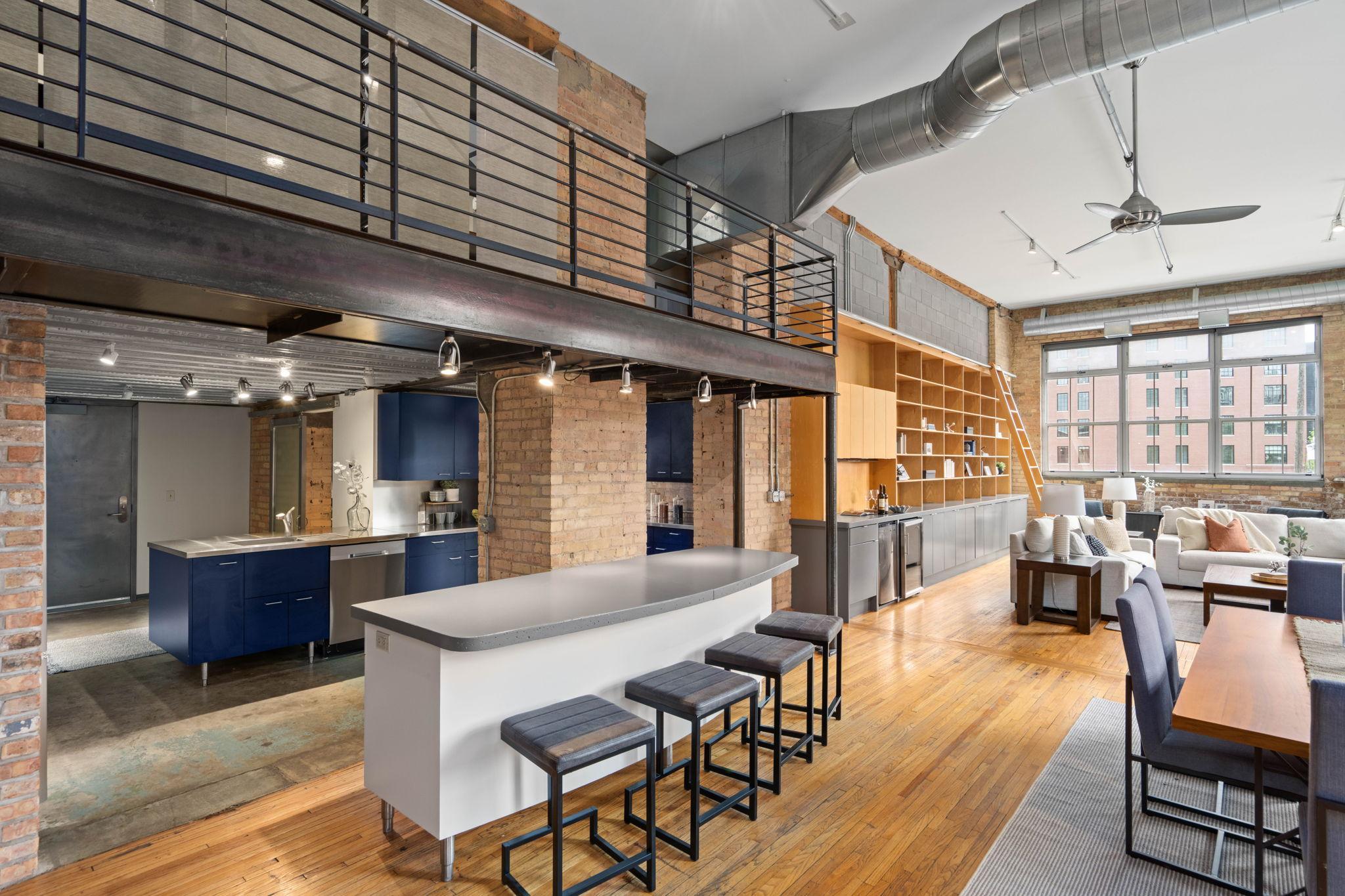 801 Washington Avenue N Unit: 203
