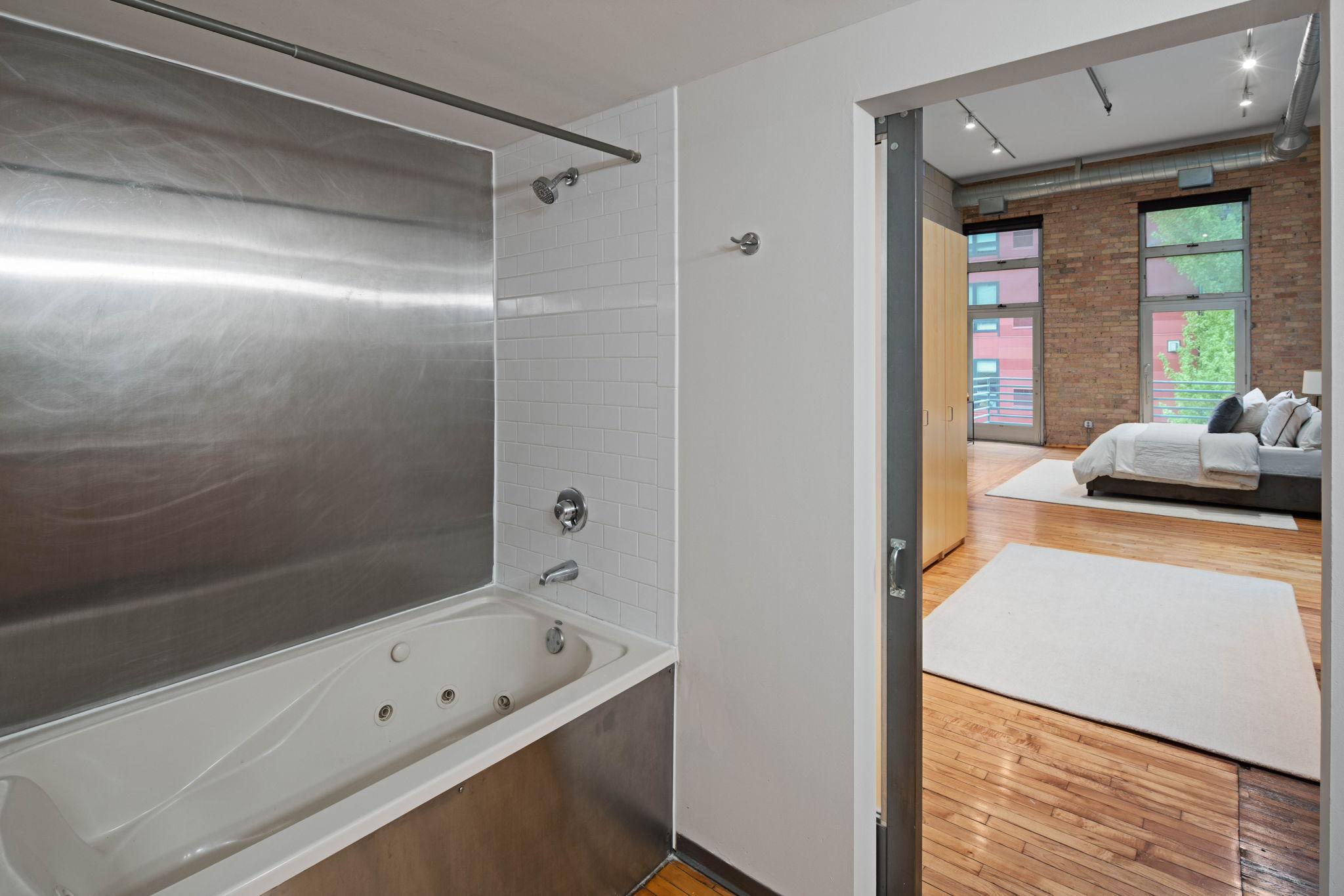 801 Washington Avenue N Unit: 203