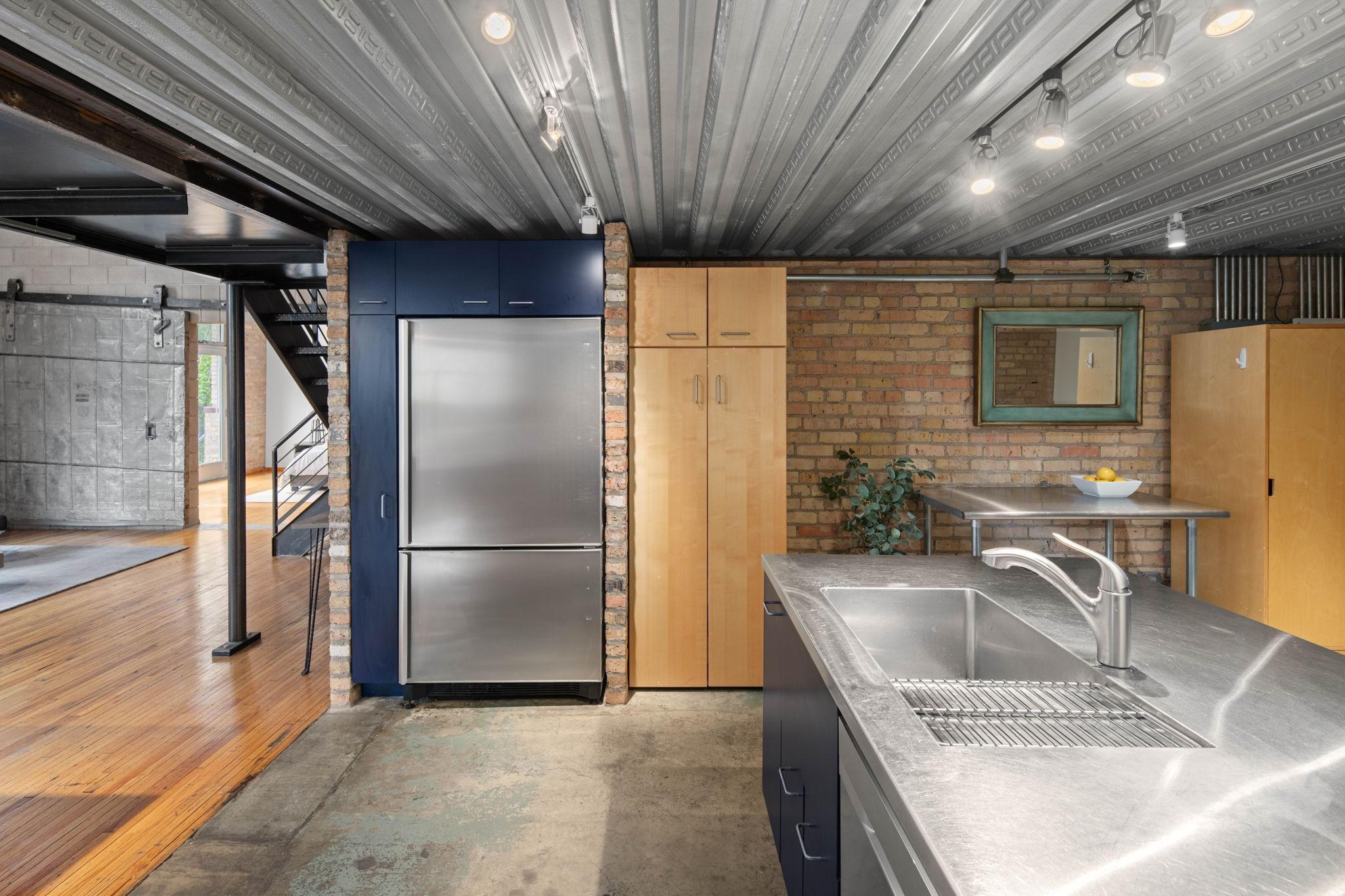 801 Washington Avenue N Unit: 203