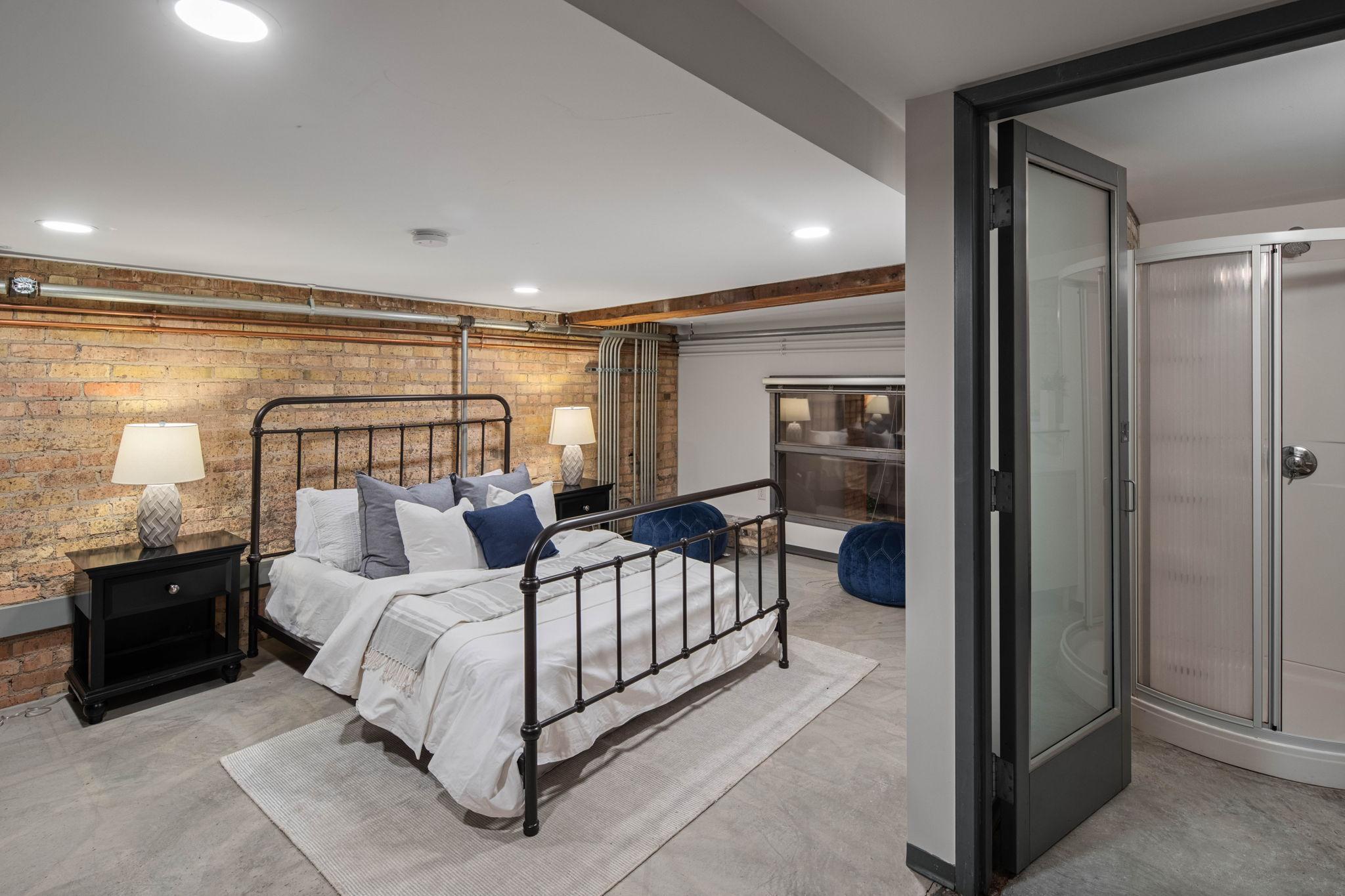 801 Washington Avenue N Unit: 203