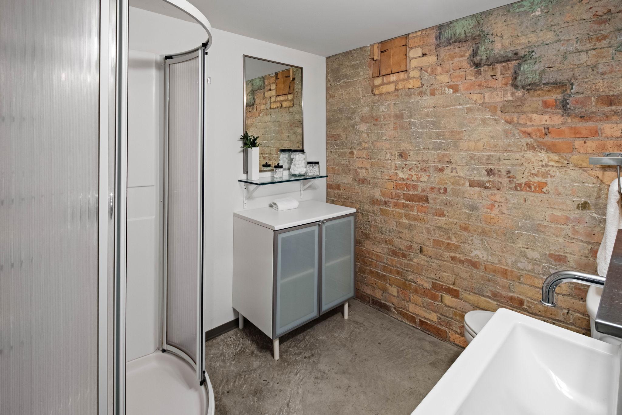 801 Washington Avenue N Unit: 203