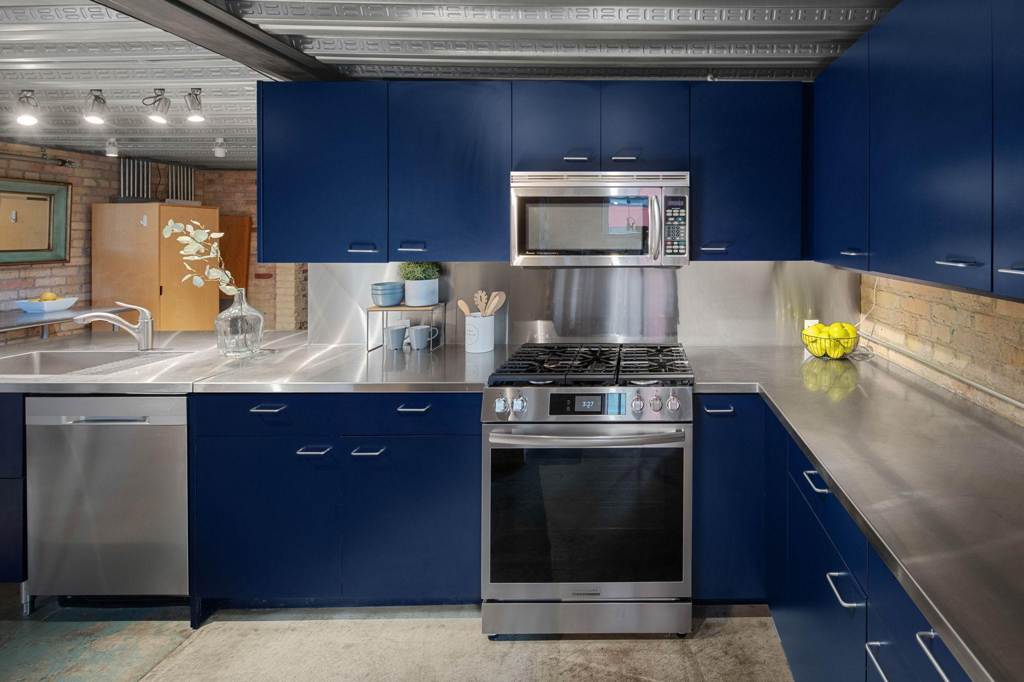 801 Washington Avenue N Unit: 203