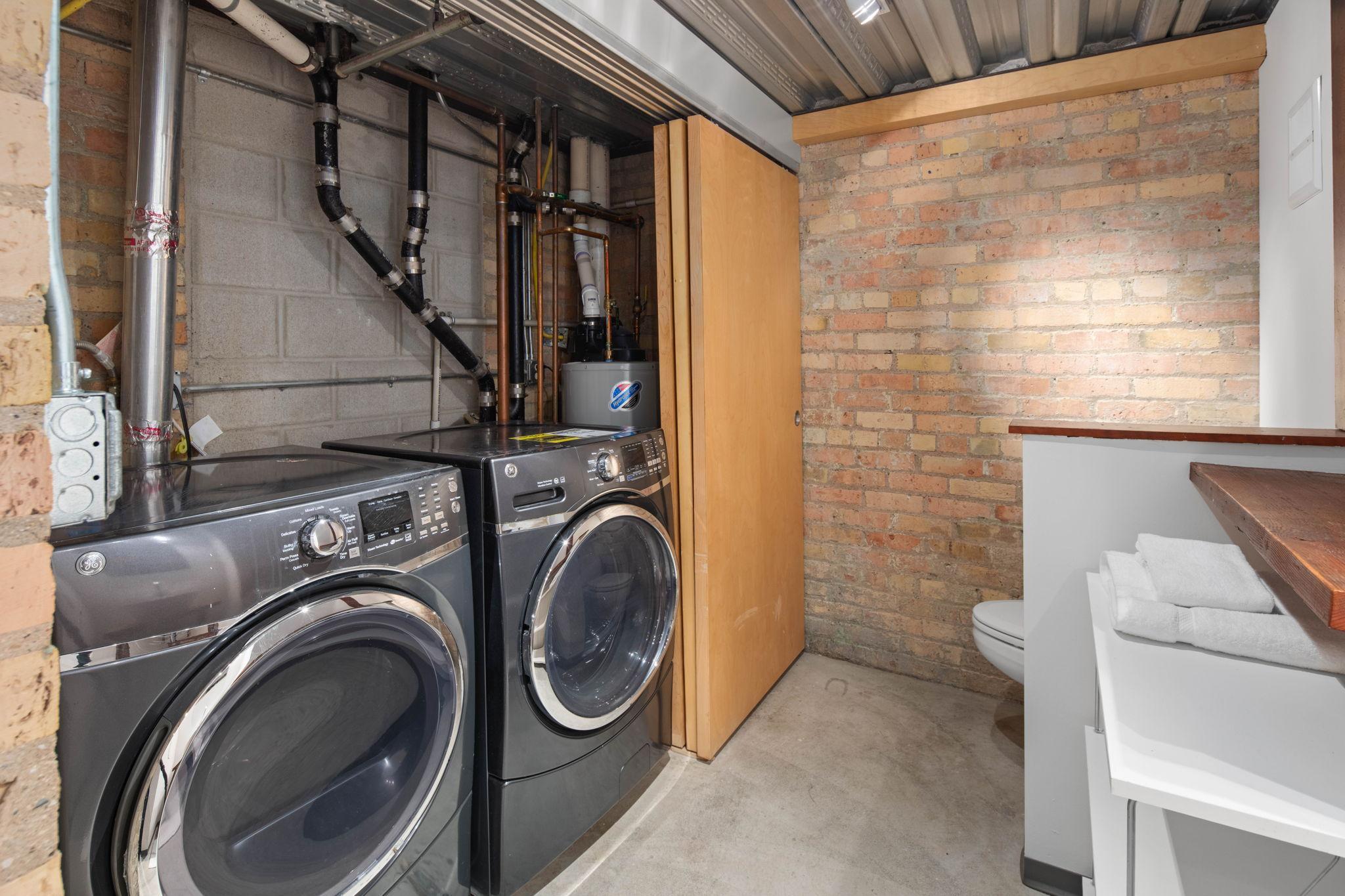 801 Washington Avenue N Unit: 203