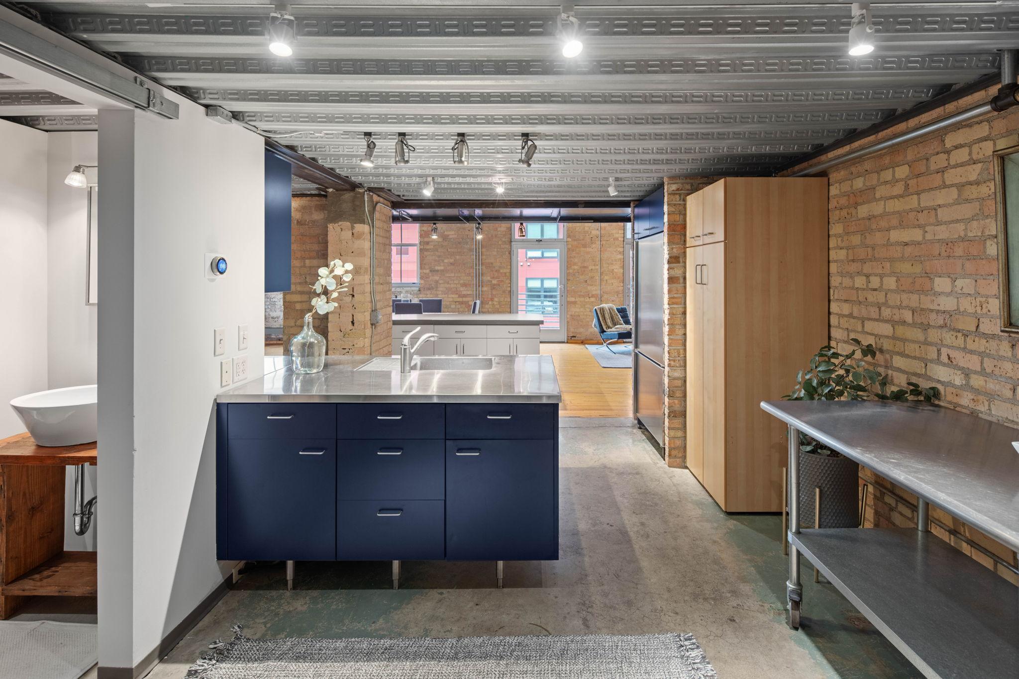 801 Washington Avenue N Unit: 203