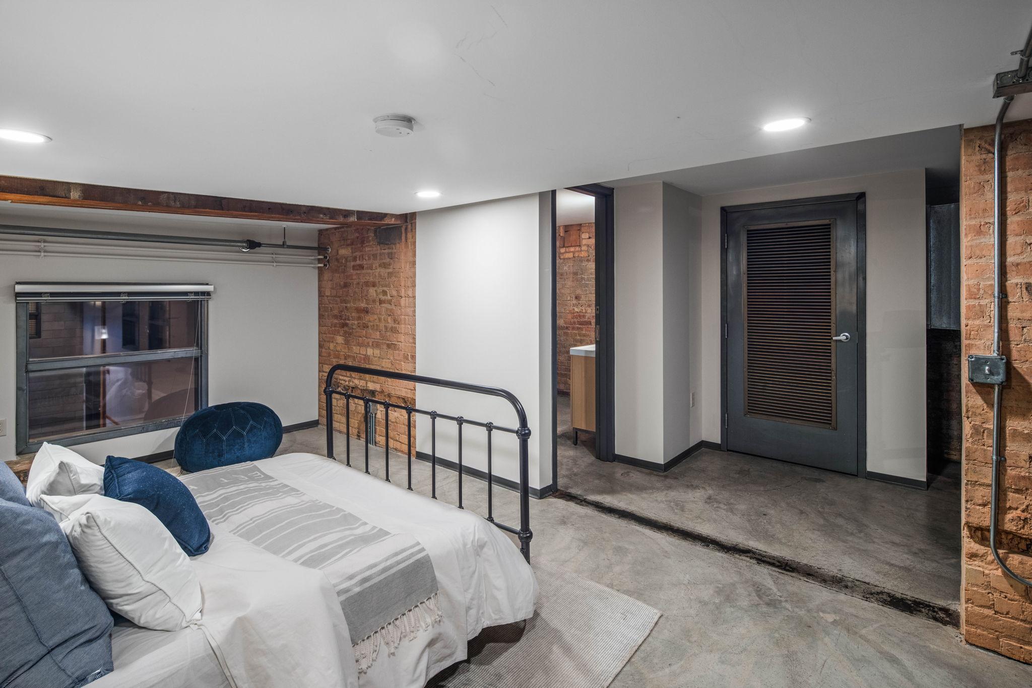 801 Washington Avenue N Unit: 203