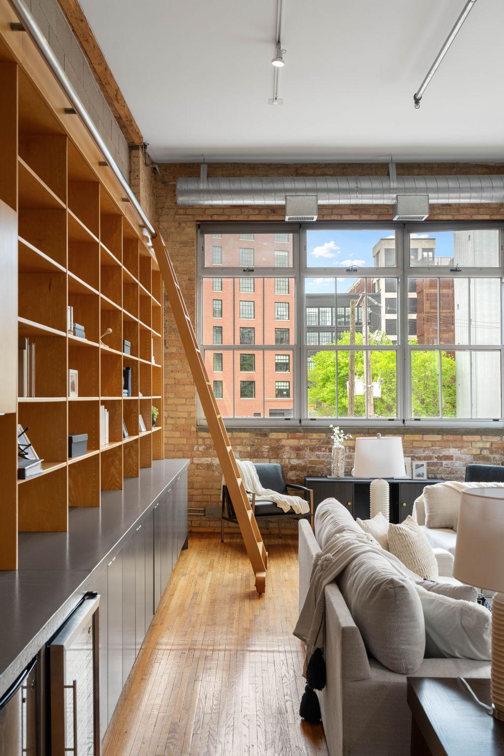 801 Washington Avenue N Unit: 203