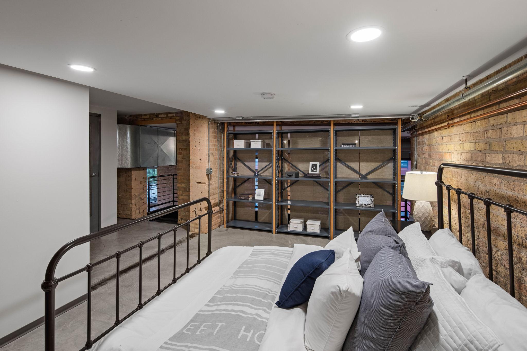 801 Washington Avenue N Unit: 203