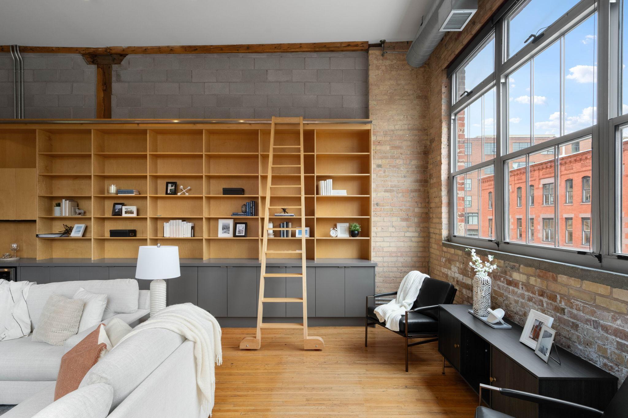 801 Washington Avenue N Unit: 203
