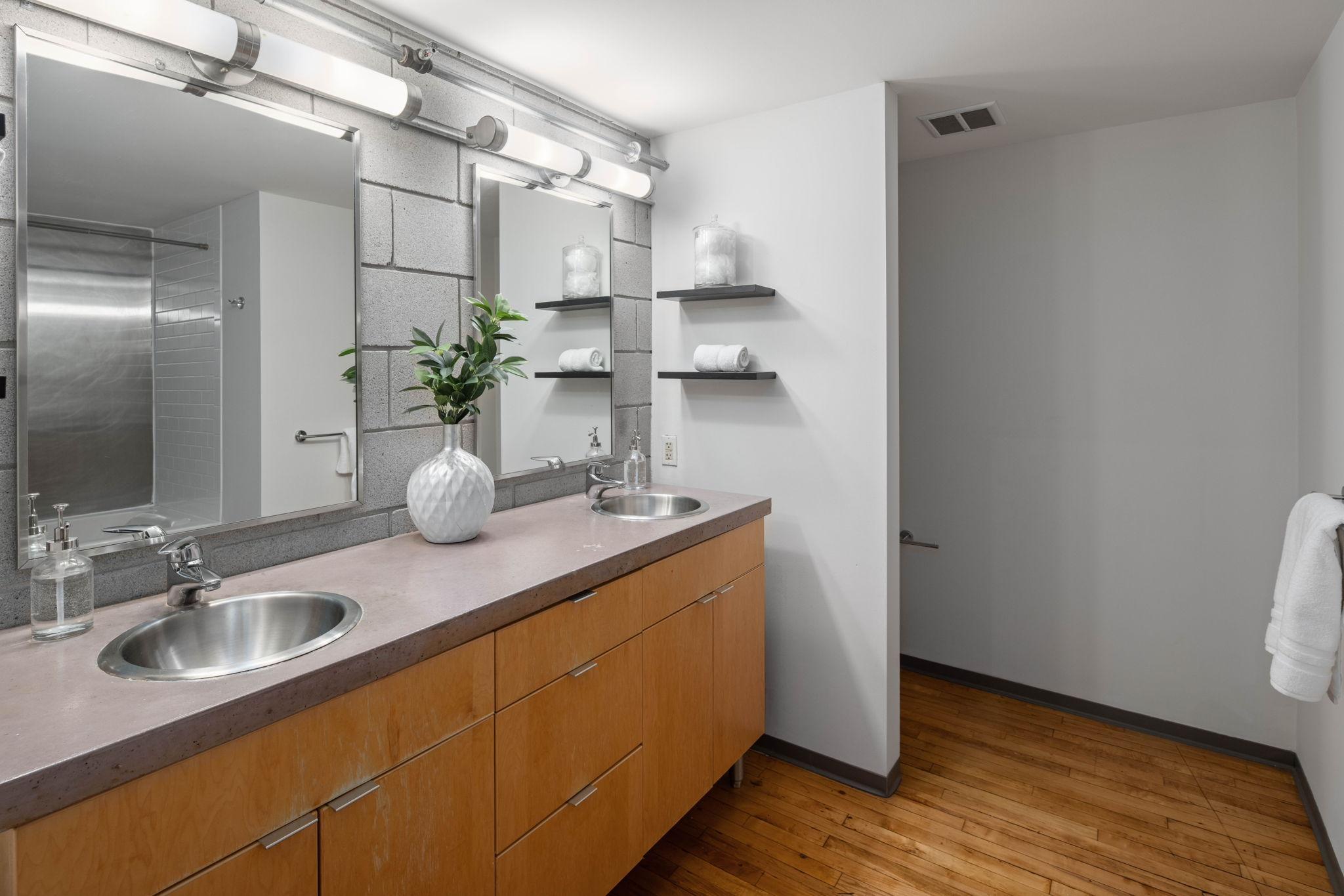 801 Washington Avenue N Unit: 203