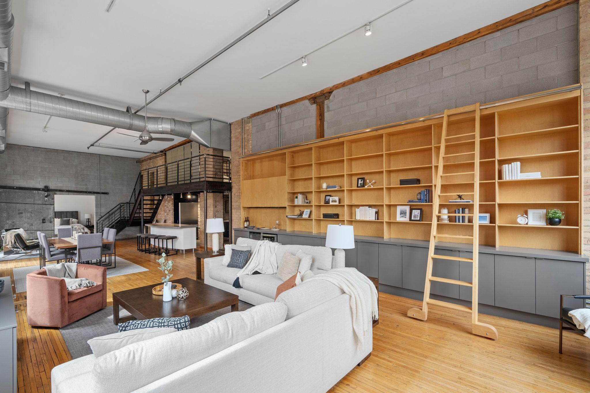 801 Washington Avenue N Unit: 203
