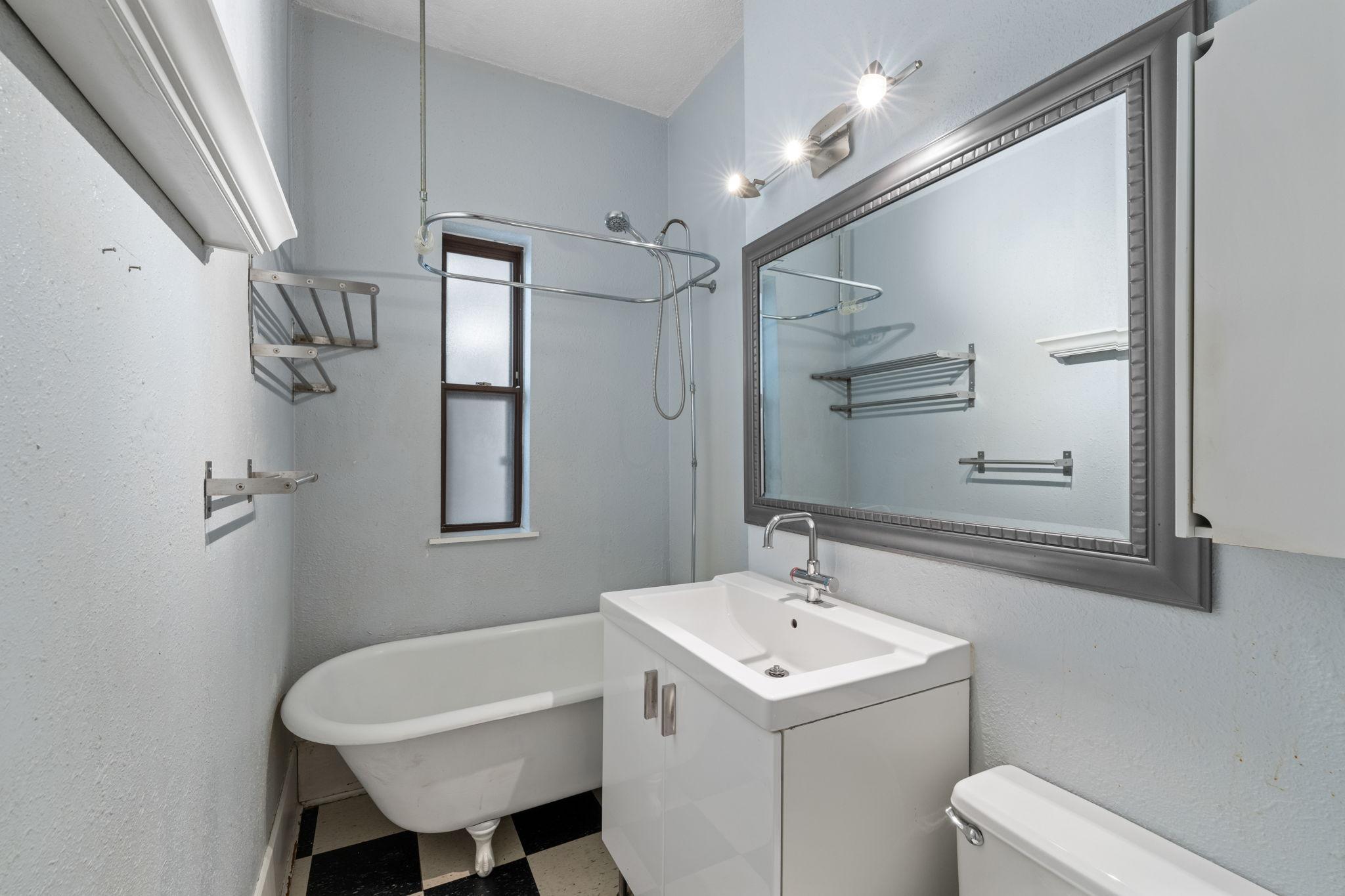 609 S 9th Street Unit: 8