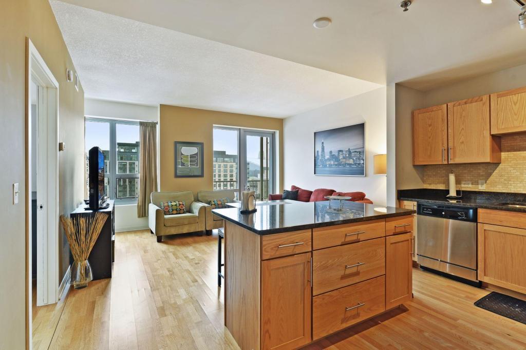 929 Portland Avenue S Unit: 1203