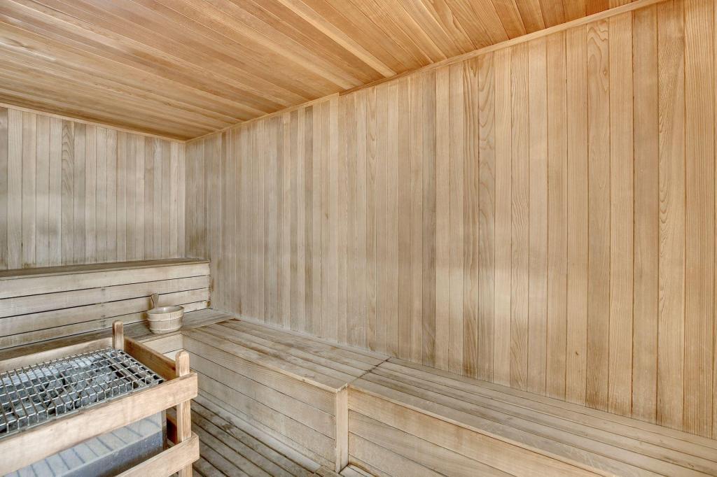 929 Portland Avenue S Unit: 1203