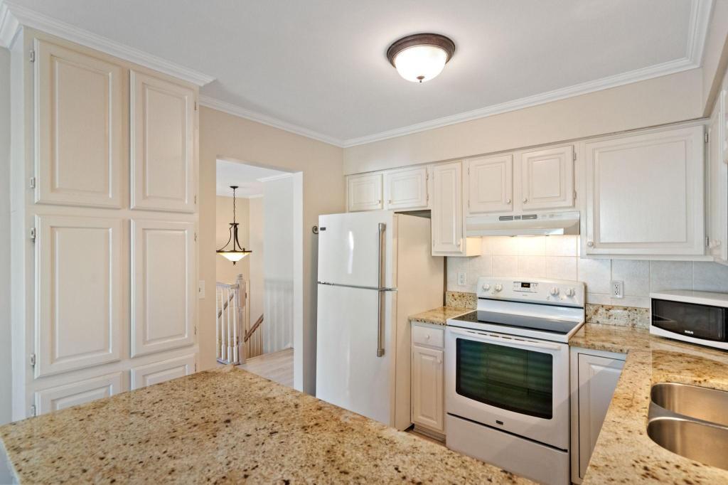 6140 Creek View Ridge