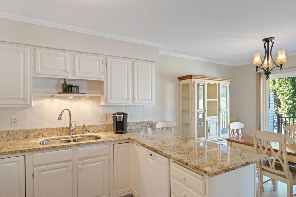 6140 Creek View Ridge