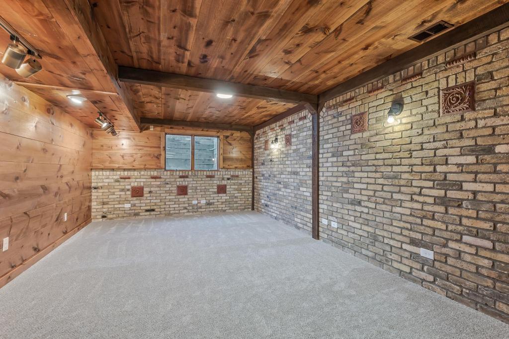 833 Tyrol Lane
