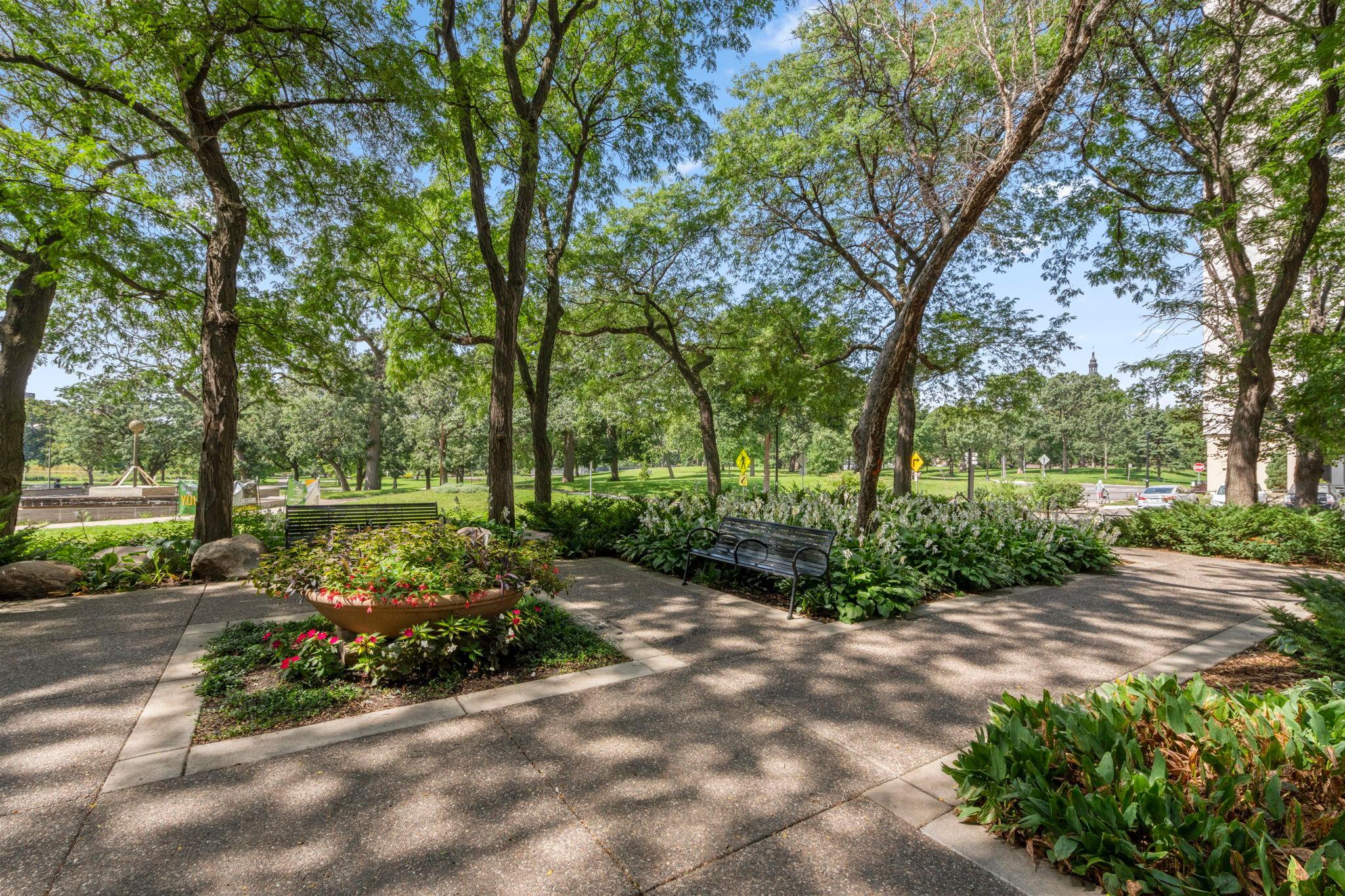 210 W Grant Street Unit: 607