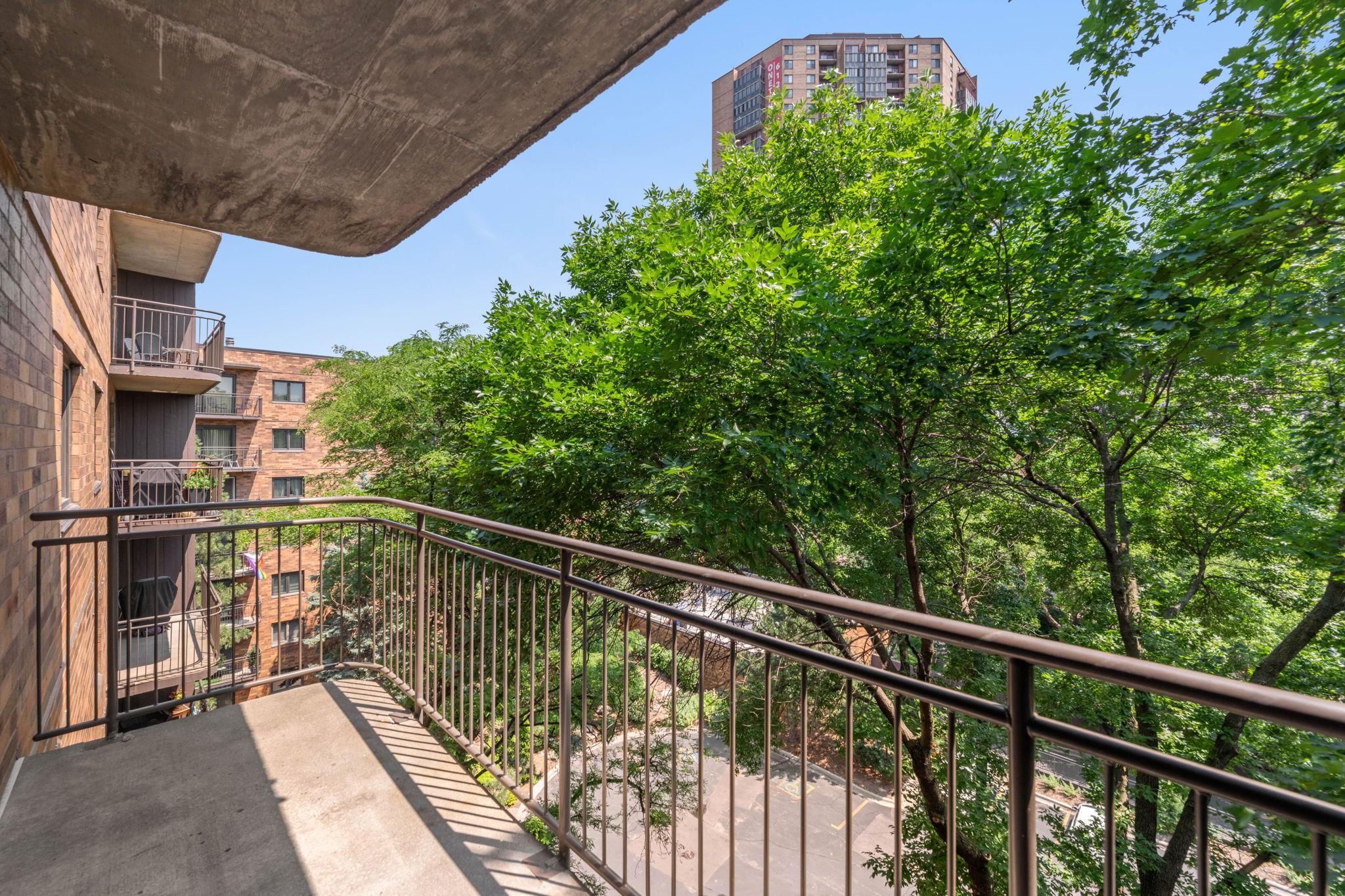 210 W Grant Street Unit: 607