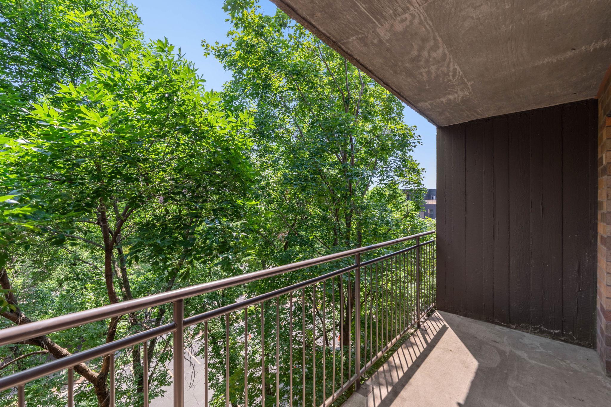 210 W Grant Street Unit: 607