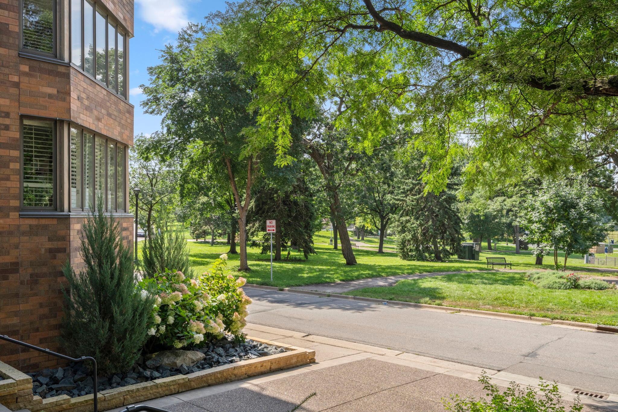210 W Grant Street Unit: 607
