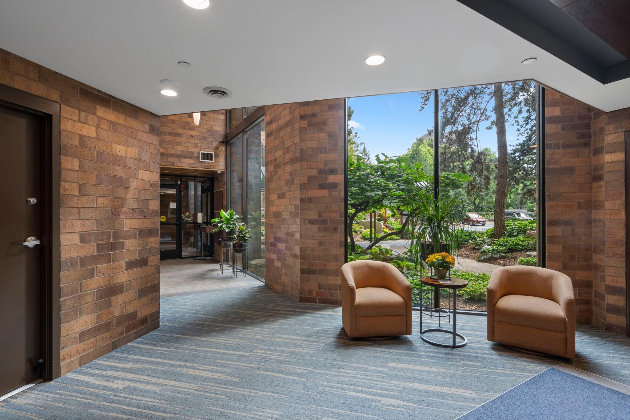 210 W Grant Street Unit: 607