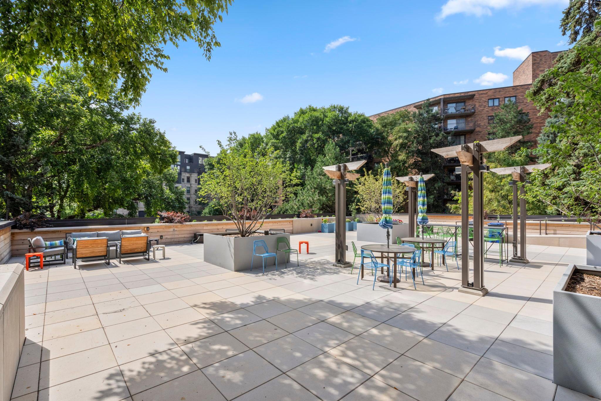 210 W Grant Street Unit: 607