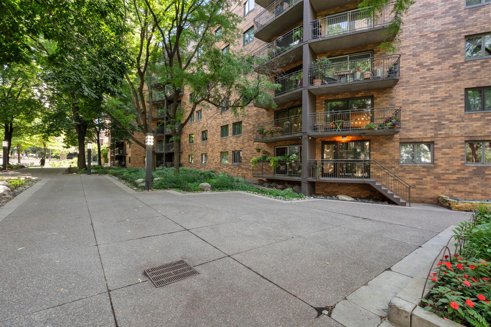 210 W Grant Street Unit: 607