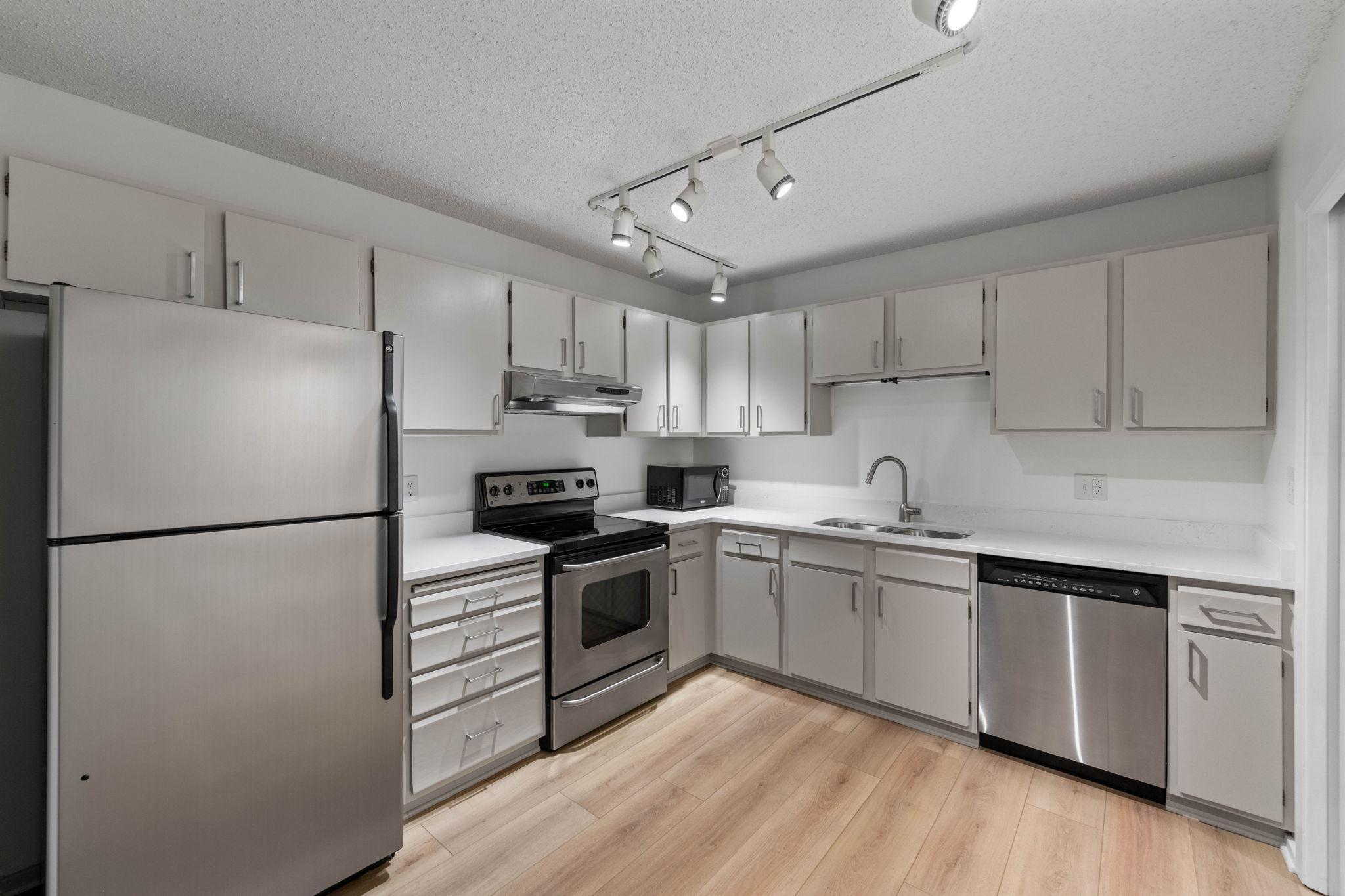 210 W Grant Street Unit: 607