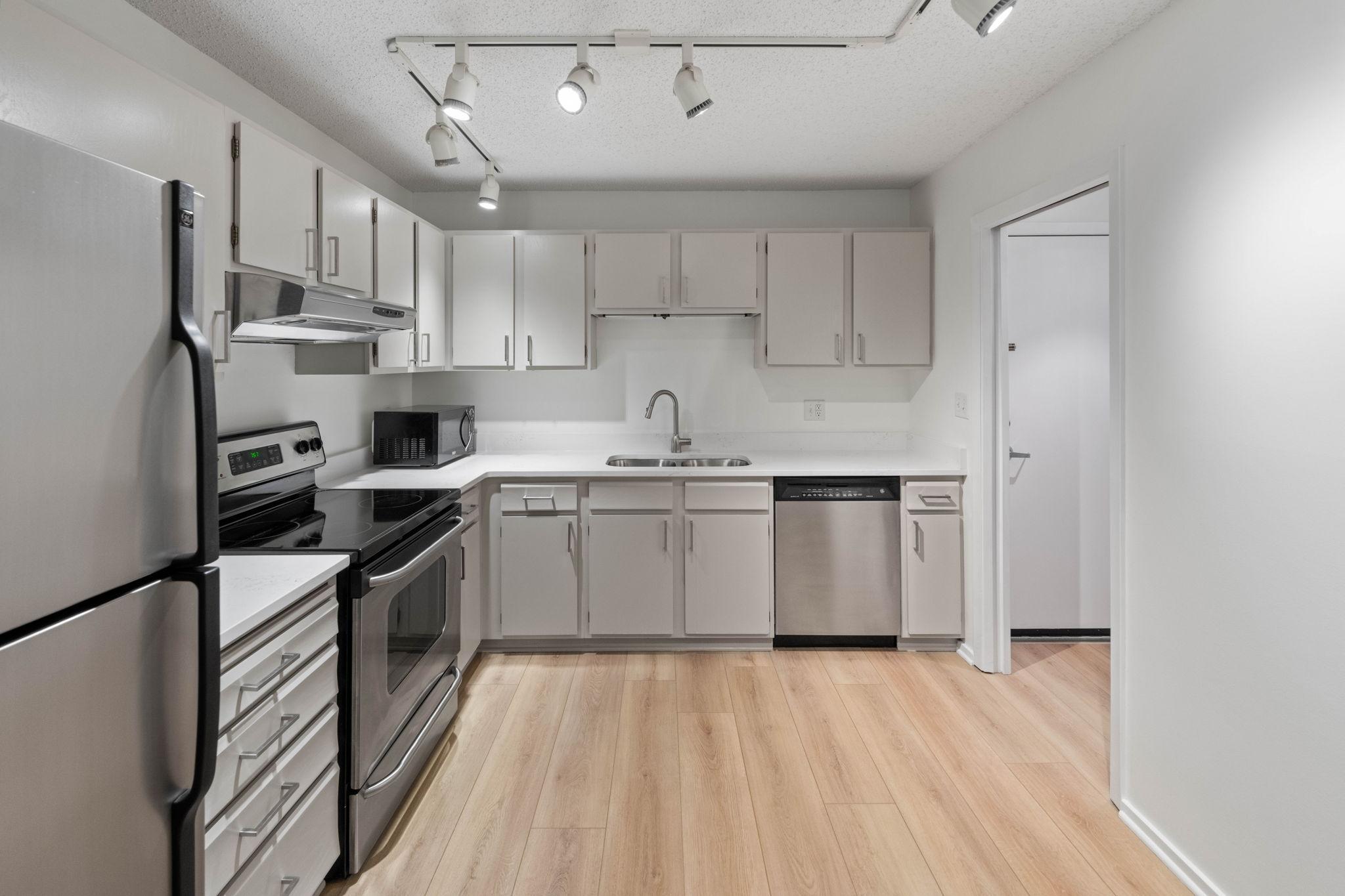 210 W Grant Street Unit: 607