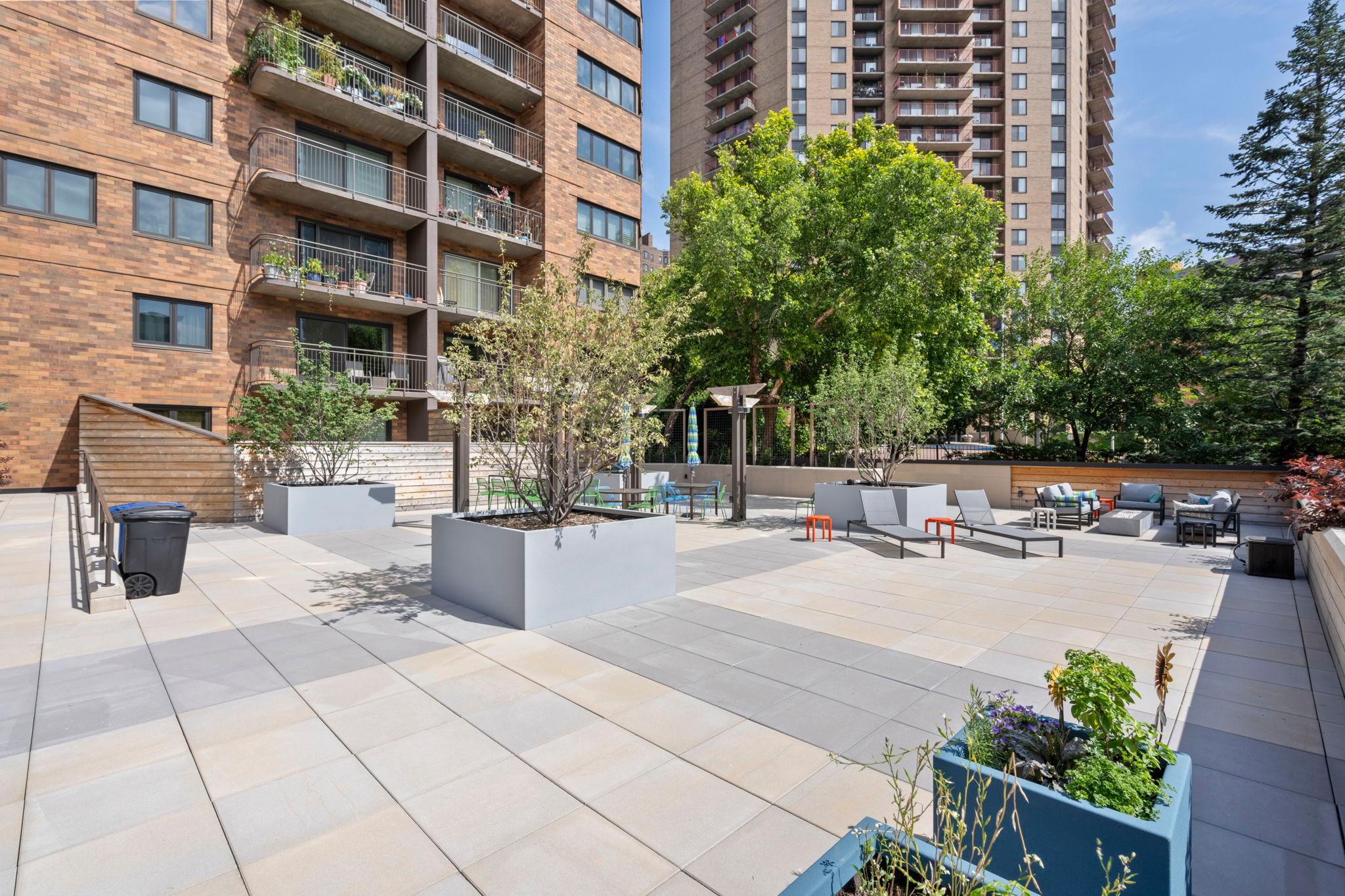 210 W Grant Street Unit: 607