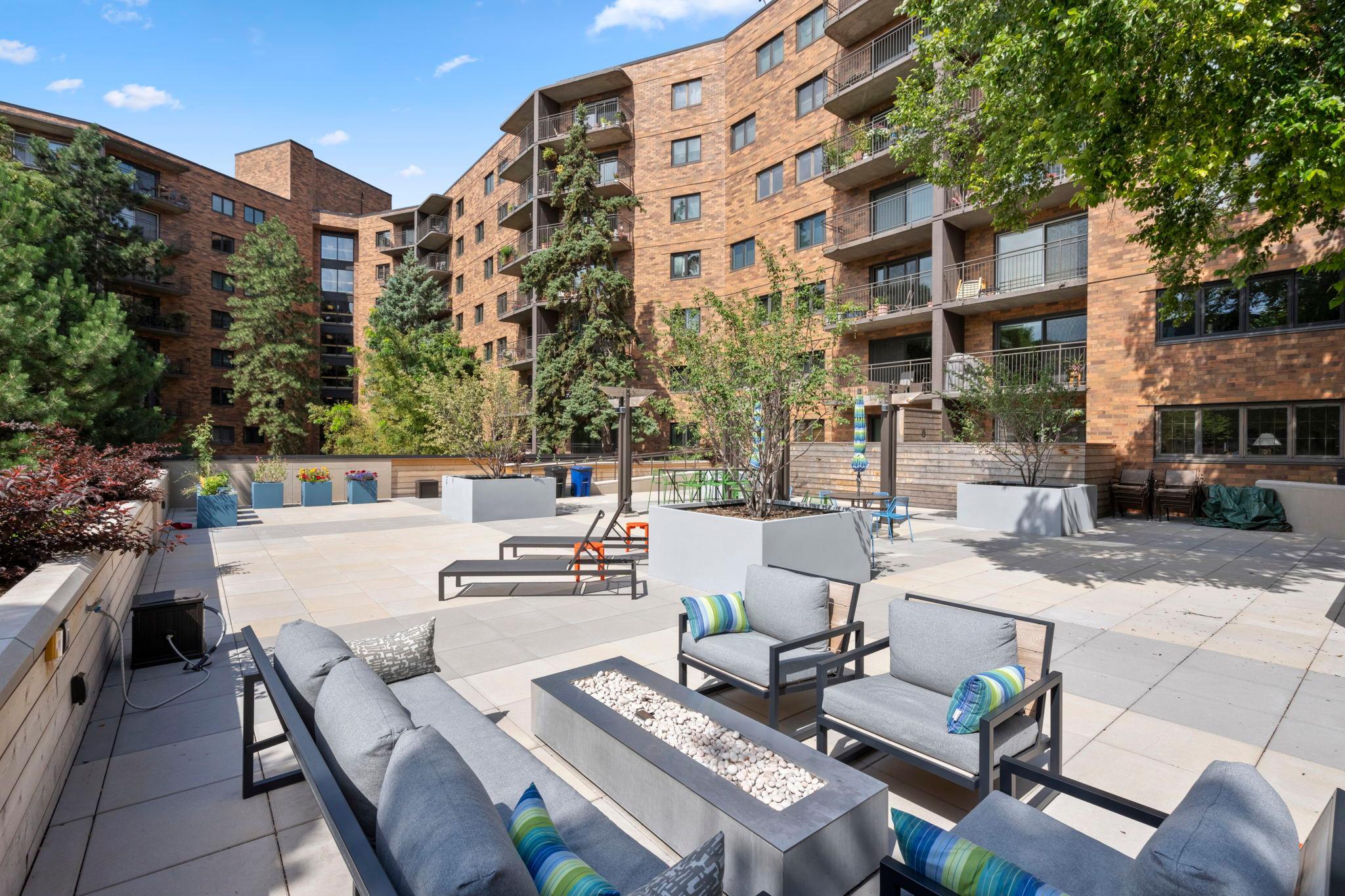 210 W Grant Street Unit: 607