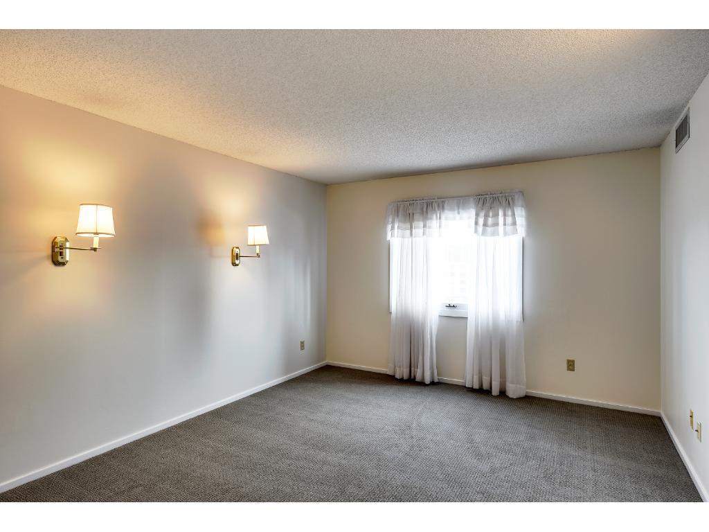 121 Washington Avenue S Unit: 1102