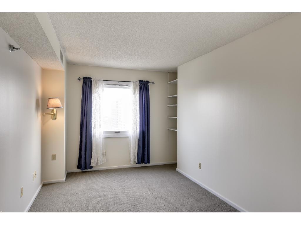 121 Washington Avenue S Unit: 1102