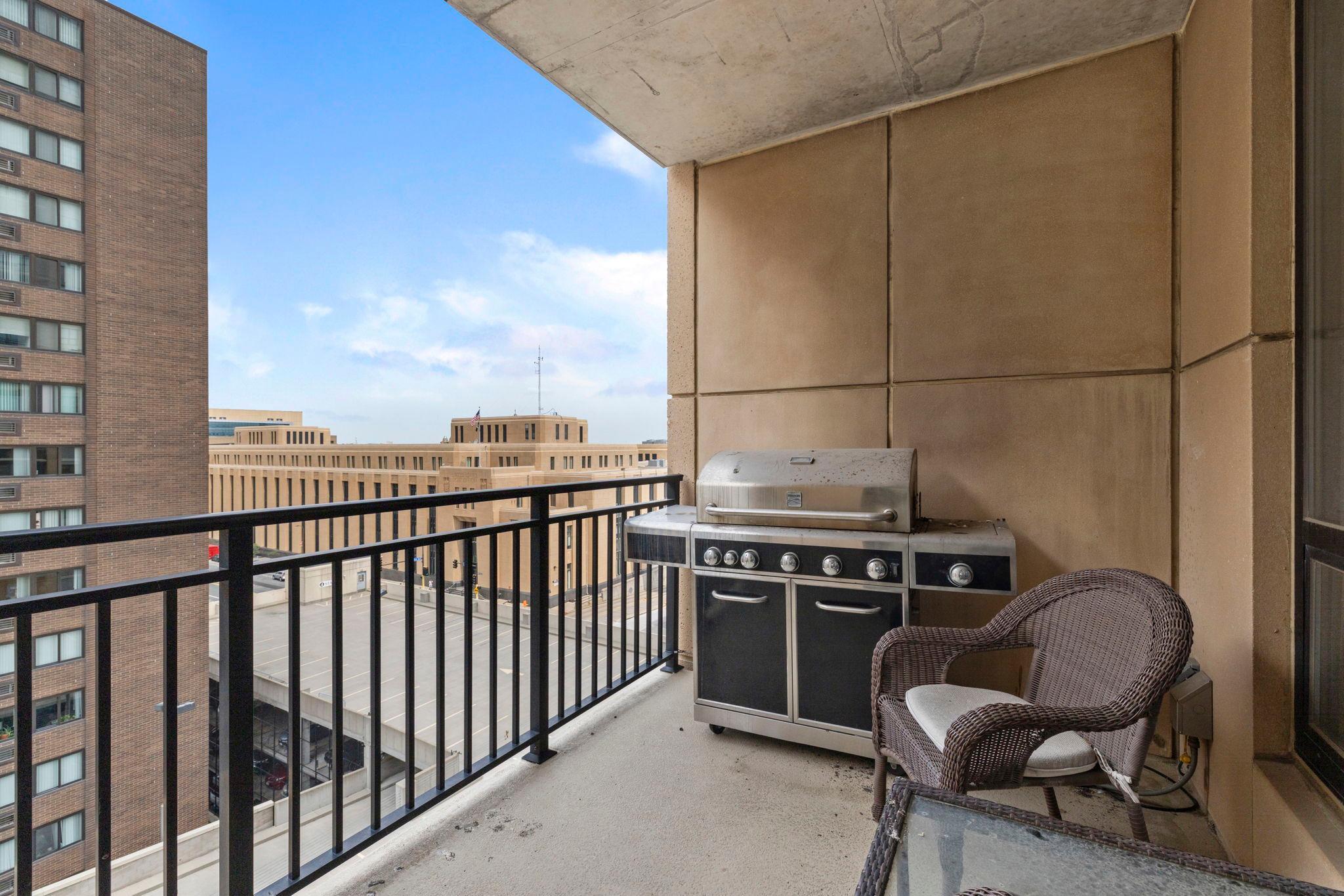 100 3rd Avenue S Unit: 705