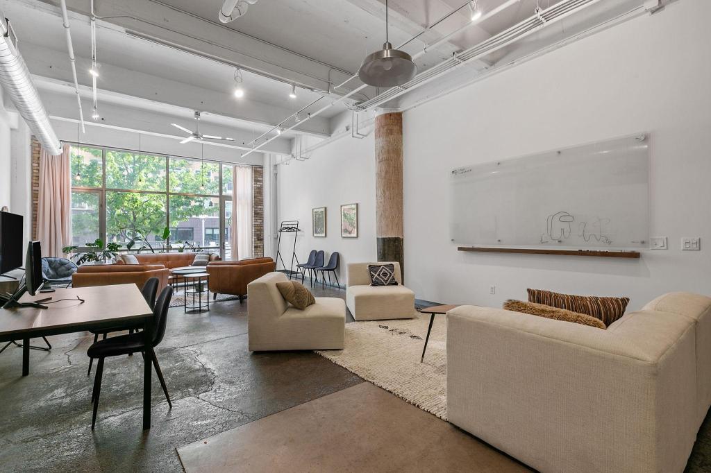 700 Washington Avenue N Unit: 212