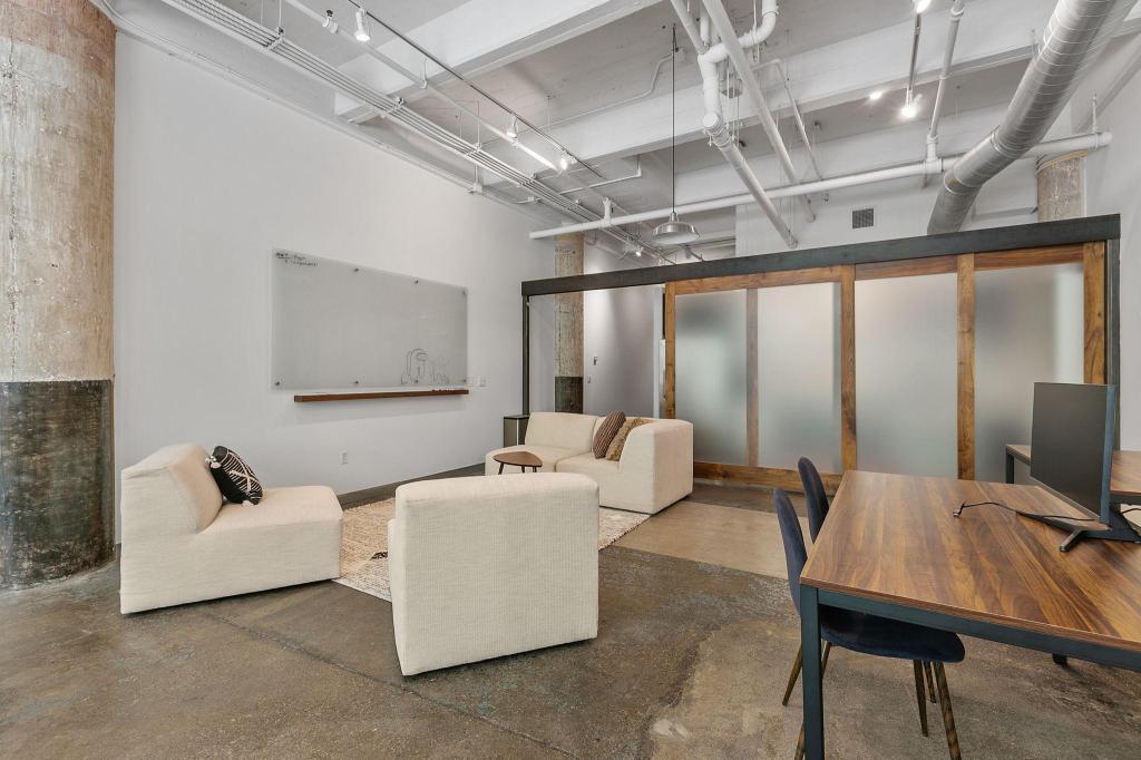 700 Washington Avenue N Unit: 212