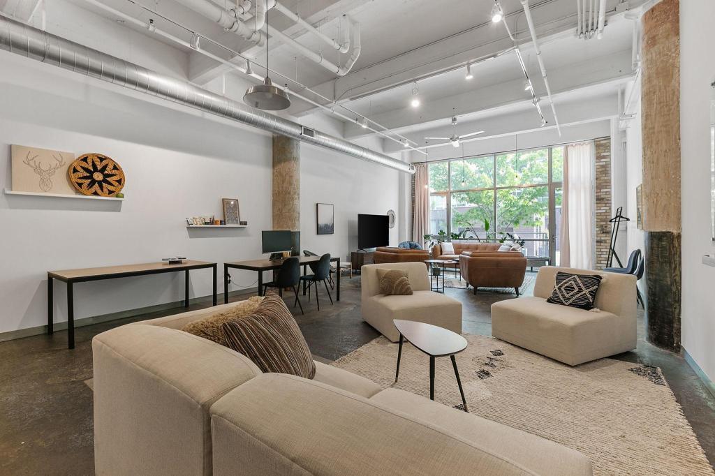 700 Washington Avenue N Unit: 212