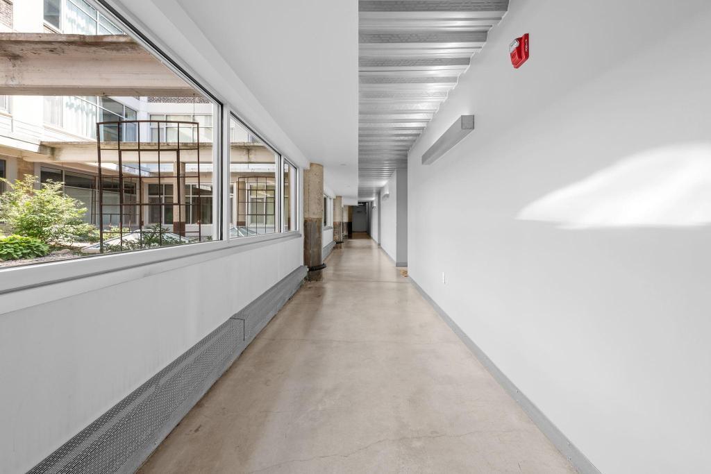 700 Washington Avenue N Unit: 212